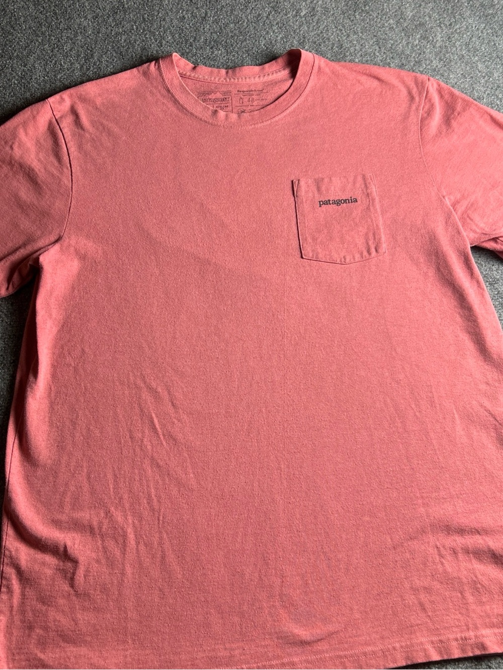 Patagonia Men’s Pocket T-Shirt in Dusty Rose size large